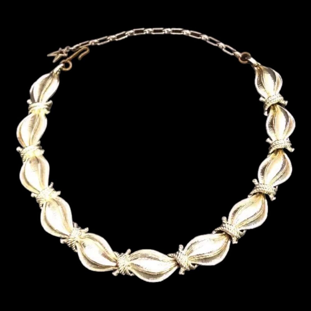 Vintage 1980s Articulated Knot Necklace Light Gold Tone Choker - 6U